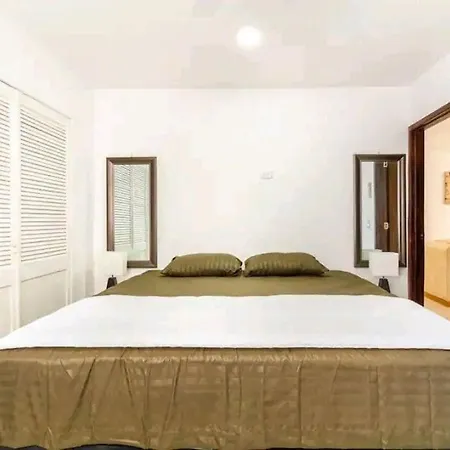 Laguito Neighborhood Marinares Apartamento *