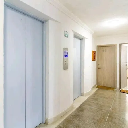Laguito Neighborhood Marinares Apartamento